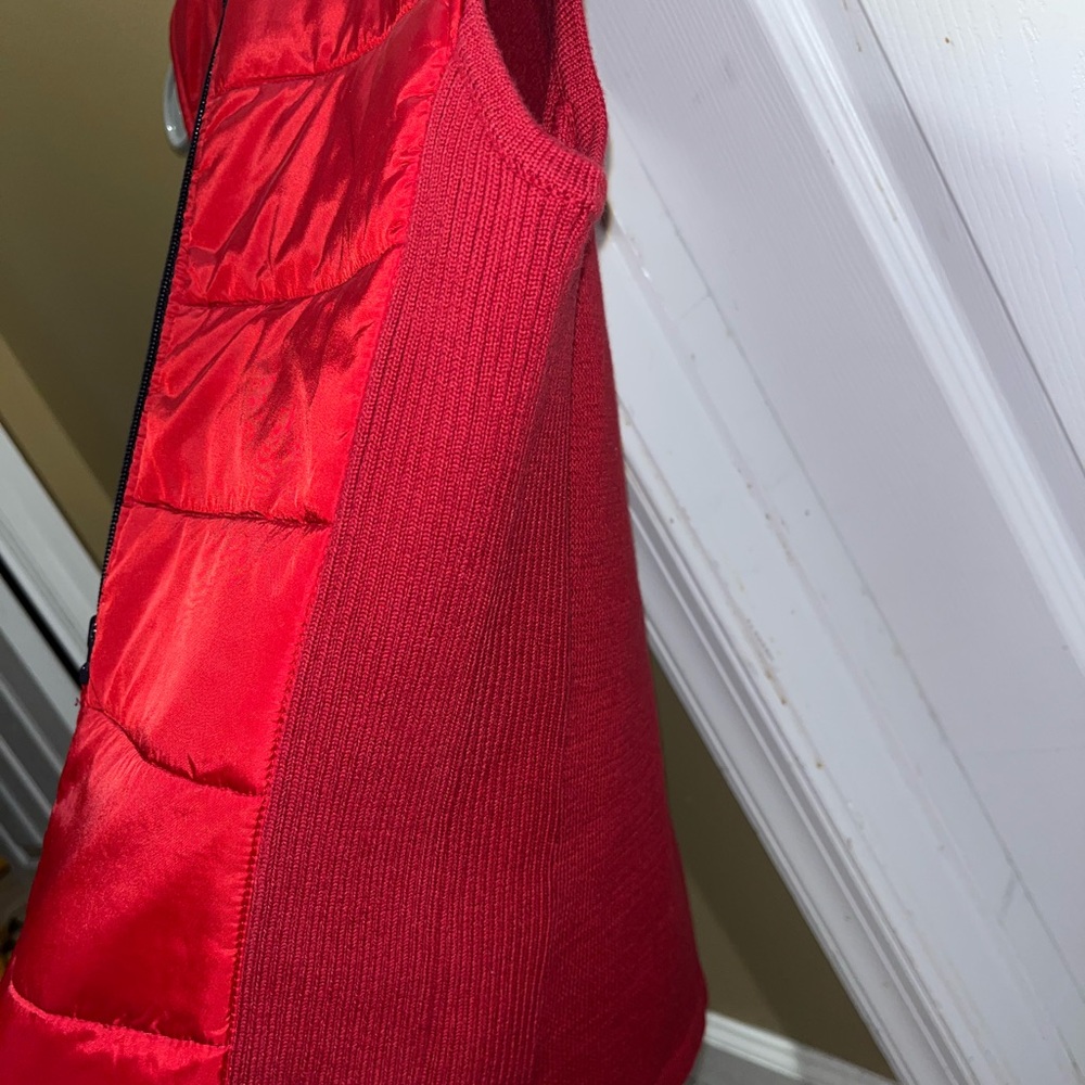 Women’s Vintage Tommy Hilfiger Red Quilted Puffer Vest - Picture 8 of 8